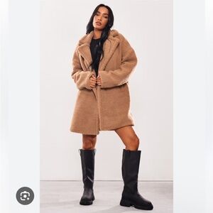 NWOT 🏷️ Teddy Trench coat Pretty Little Thing PYT size: 8 TAN